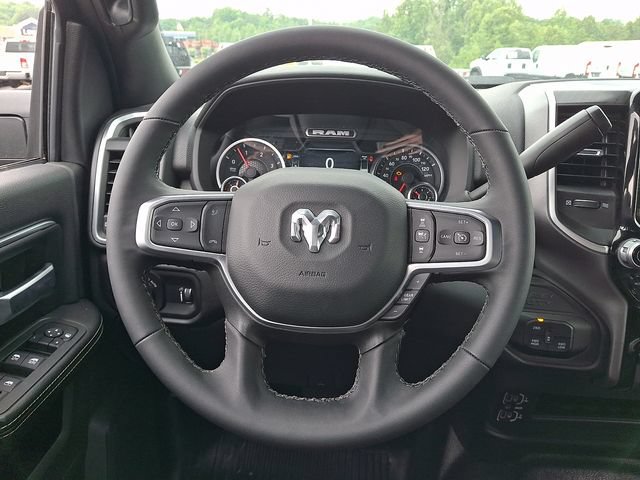 Used 2025 RAM 5500 4x4 Crew Cab image 19