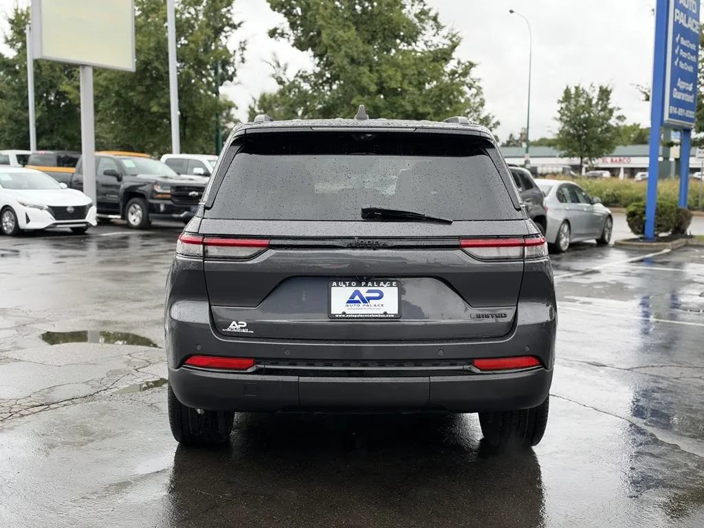 Used 2024 Jeep Grand Cherokee Limited w/ Black Appearance Package RWD image 5