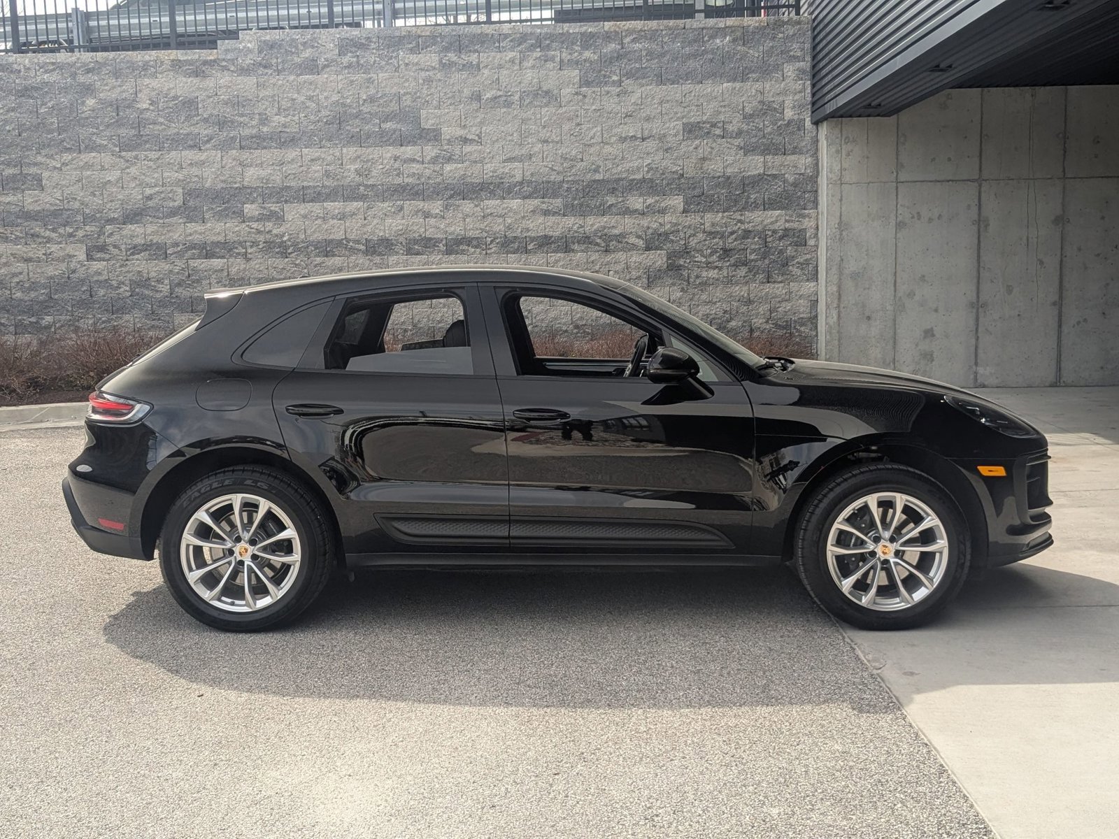 Certified 2026 Porsche Macan Turbo AWD/4WD image 8