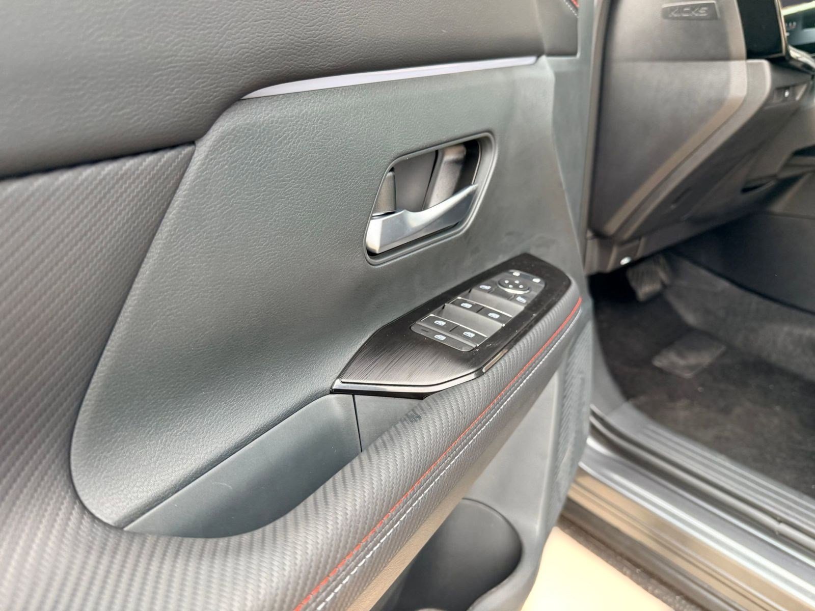 New 2026 Nissan Kicks SR w/ Cold Weather Package image 10