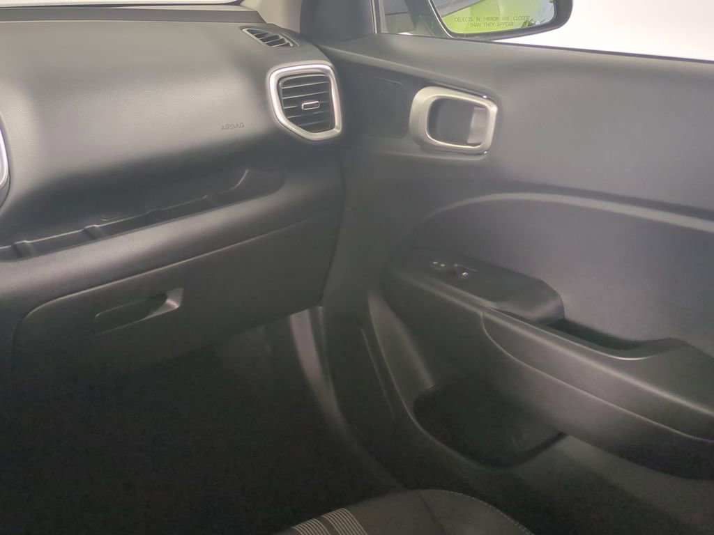 Certified 2023 Hyundai Venue SEL w/ Cargo Package image 18