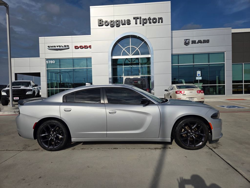 Used 2023 Dodge Charger SXT w/ Blacktop Package RWD image 2