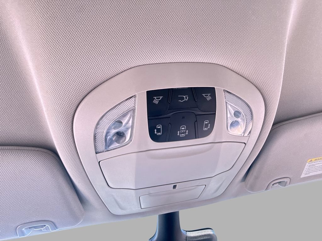 Used 2024 Chrysler Voyager LX FWD image 20