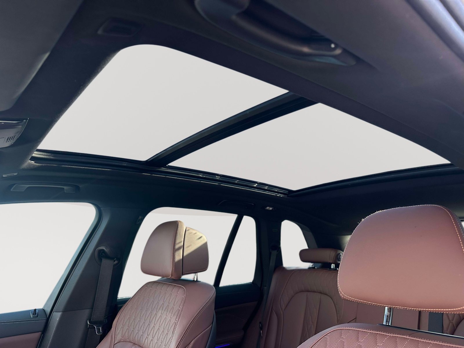 Used 2025 BMW X5 xDrive50e image 8