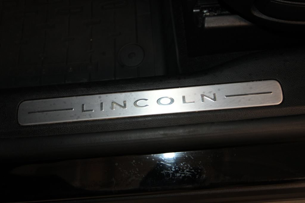 Used 2024 Lincoln Corsair AWD w/ Equipment Group 101A image 7