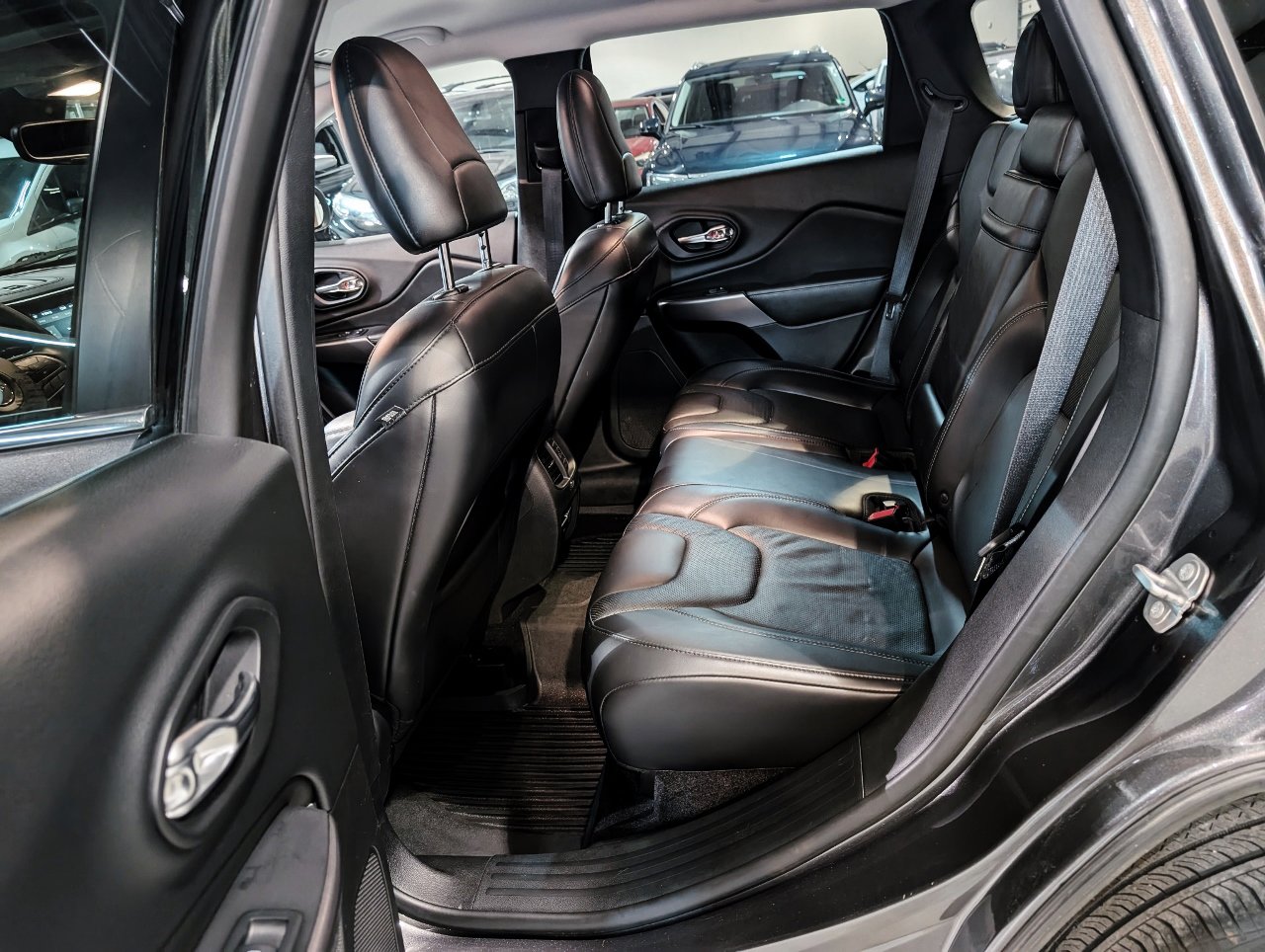 Used 2019 Jeep Cherokee Limited w/ Trailer Tow Group image 19