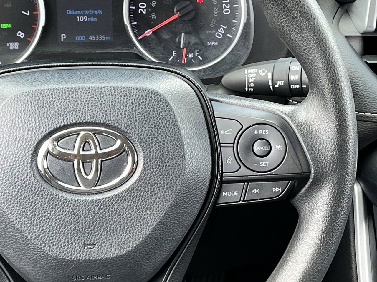 Used 2020 Toyota RAV4 XLE w/ Convenience Package FWD image 14