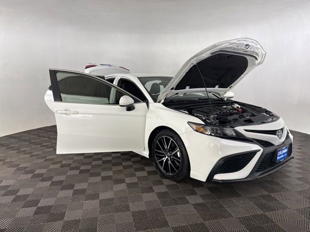 Used 2021 Toyota Camry SE image 15