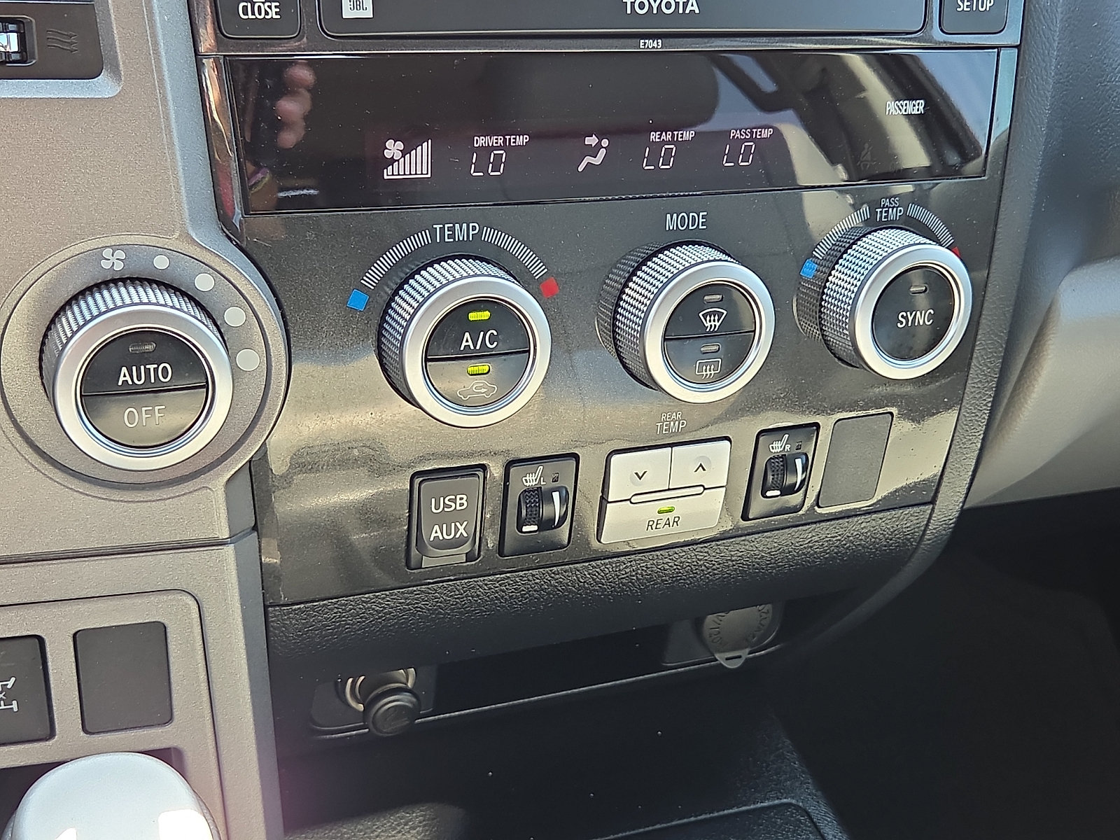 Used 2013 Toyota Sequoia Limited AWD/4WD image 21