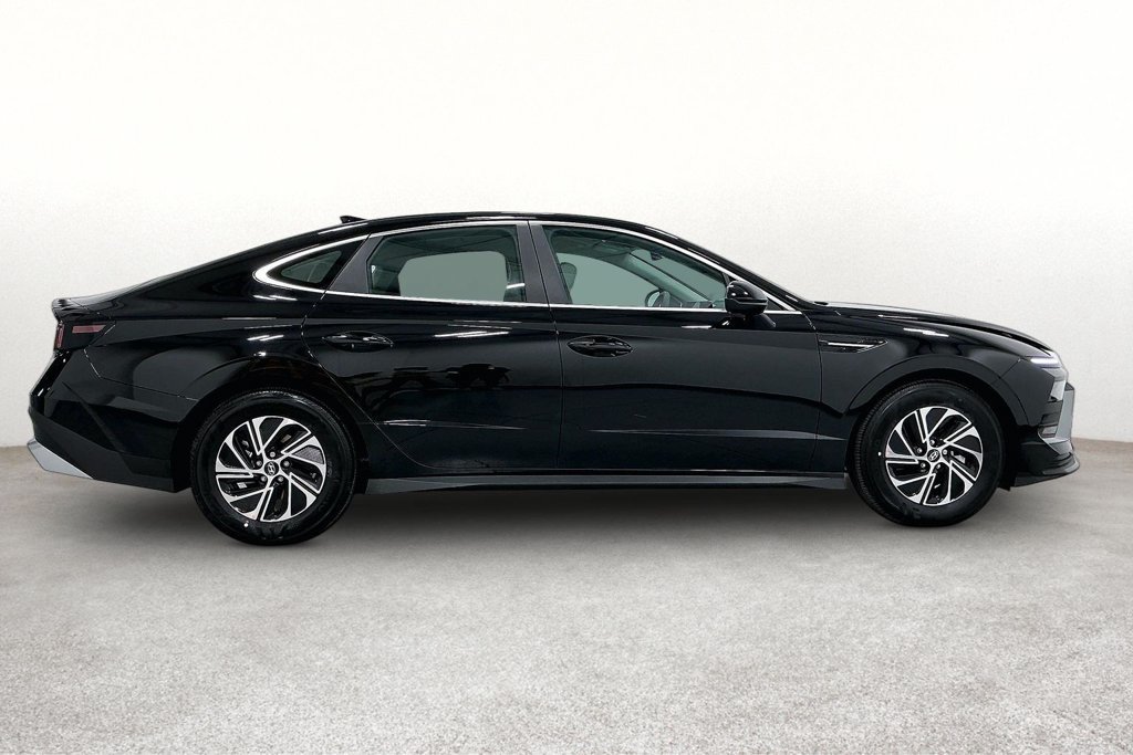 New 2026 Hyundai Sonata Blue FWD image 8