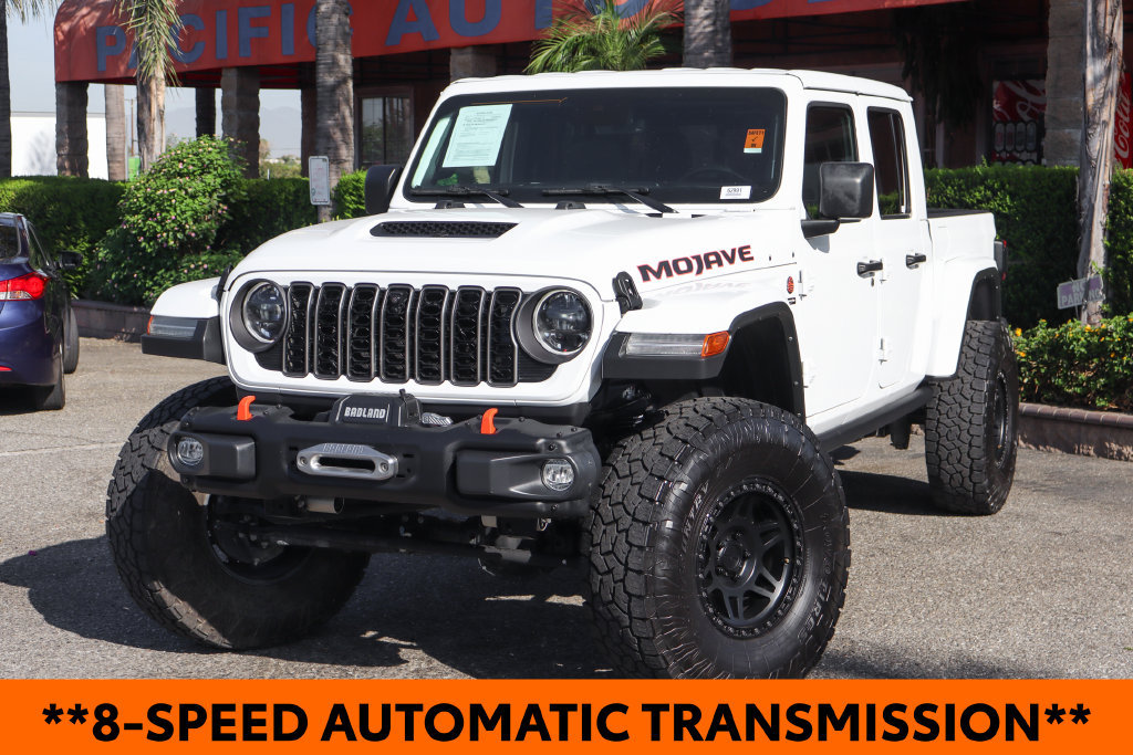 Used 2024 Jeep Gladiator Mojave AWD/4WD image 4