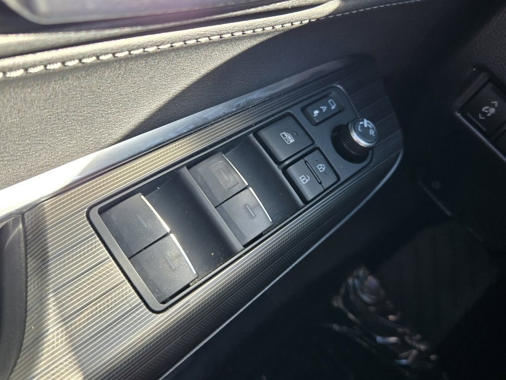 Used 2024 Toyota Venza Nightshade AWD/4WD image 29