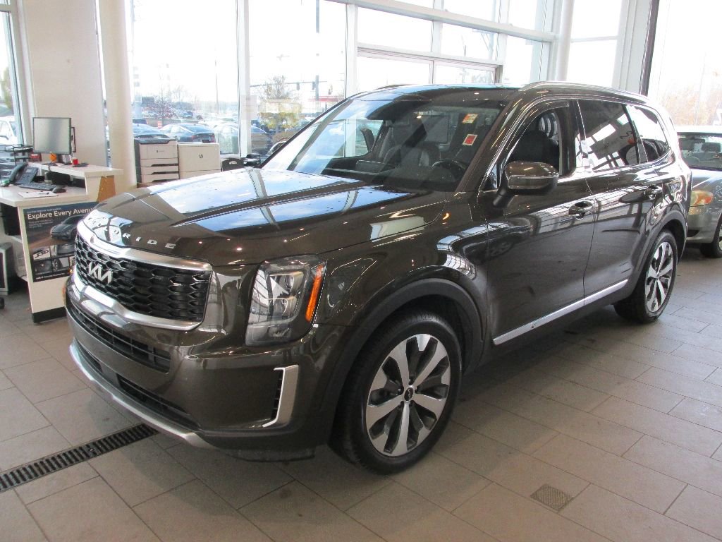 Used 2022 Kia Telluride EX w/ EX Premium Package image 3