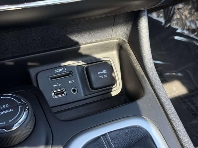 Used 2014 Jeep Cherokee Limited w/ Technology Group AWD/4WD image 30
