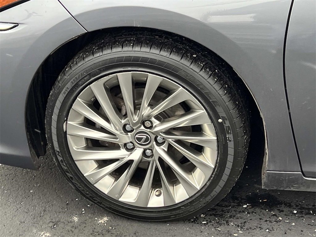 Used 2019 Lexus ES 300h w/ Luxury Package image 9