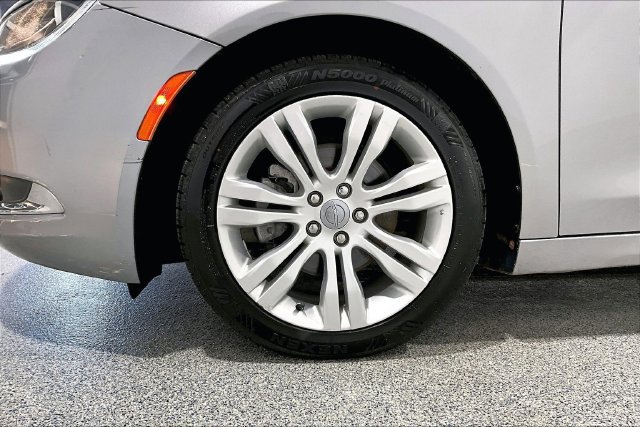 Used 2016 Chrysler 200 Limited FWD image 40