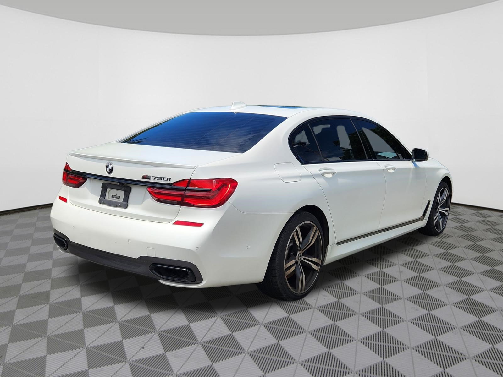 Used 2018 BMW 750i RWD image 4