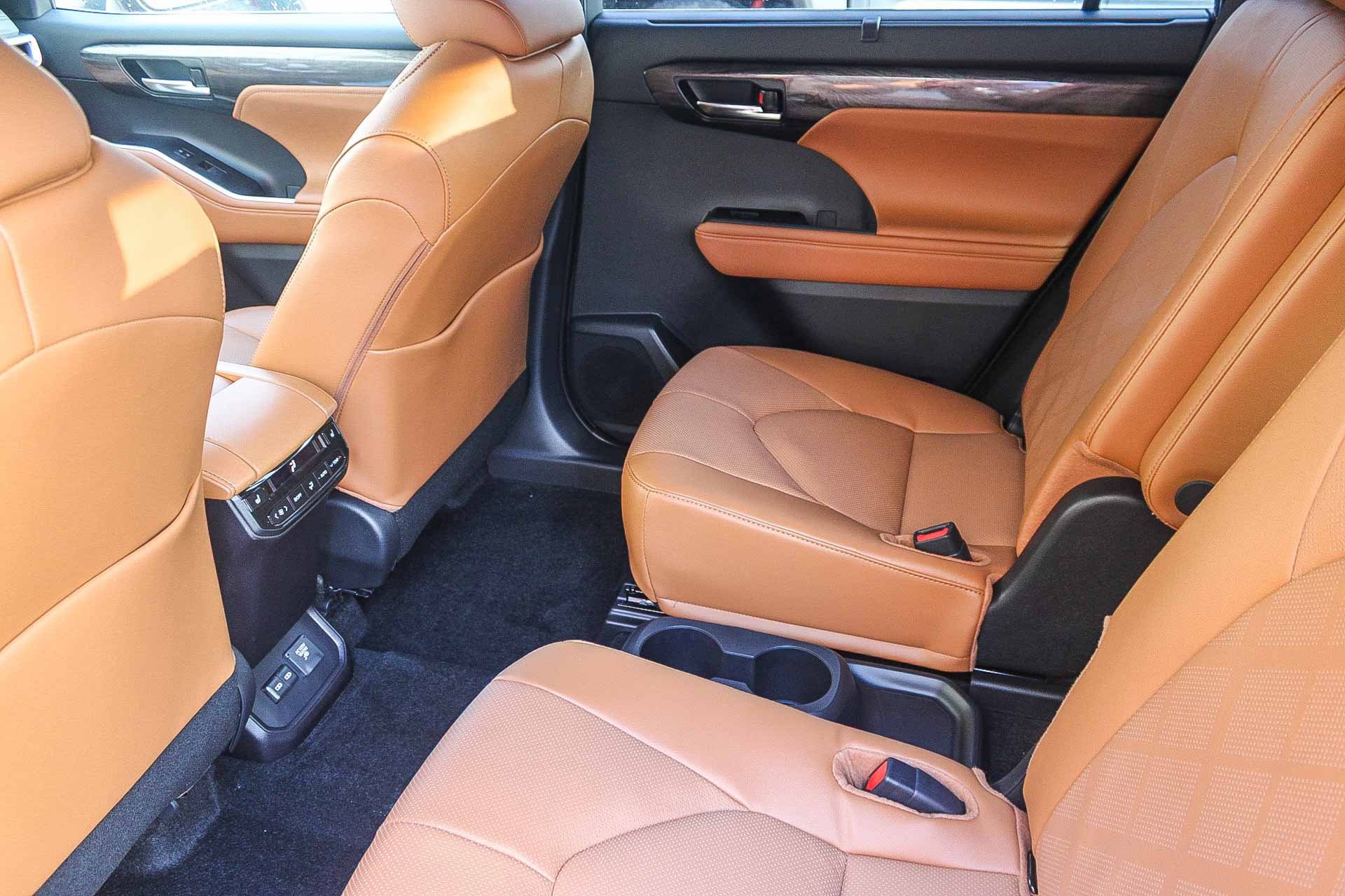 New 2026 Toyota Highlander Platinum image 20