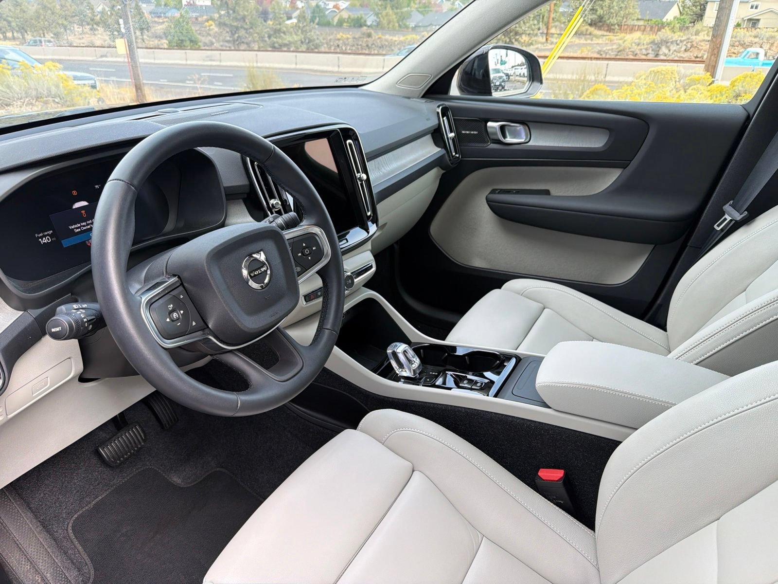Used 2025 Volvo XC40 B5 Ultra AWD/4WD image 20