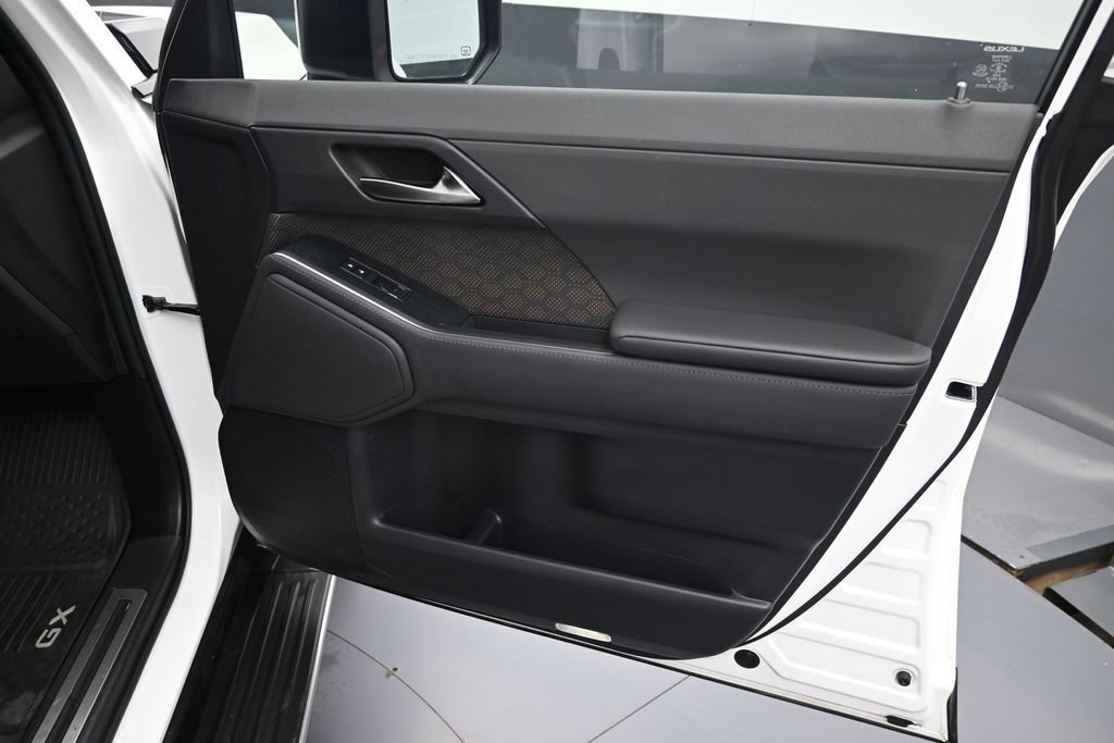 Used 2024 Lexus GX 550 w/ Accessory Package (31) AWD/4WD image 40