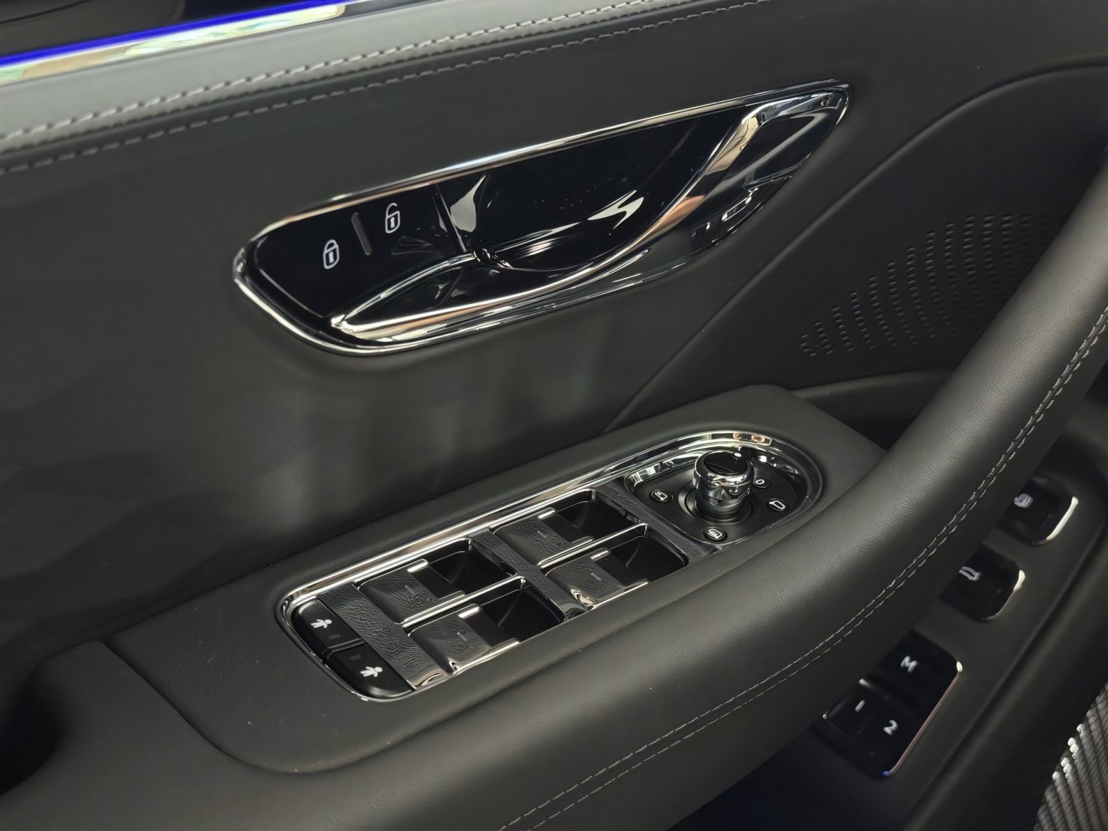 New 2026 Bentley Flying Spur Plug-In Hybrid AWD/4WD image 11