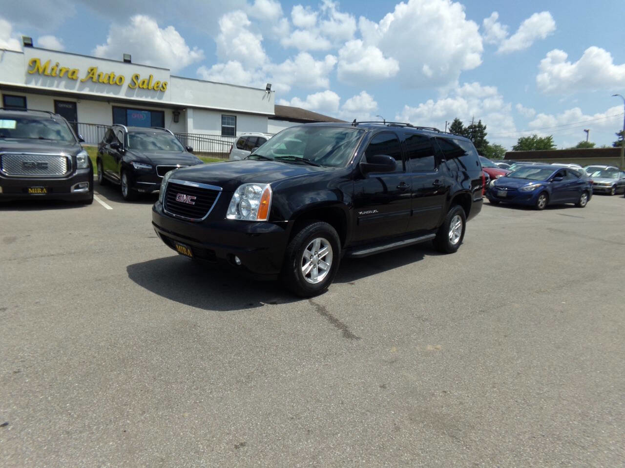 Used 2014 GMC Yukon XL SLT image 3