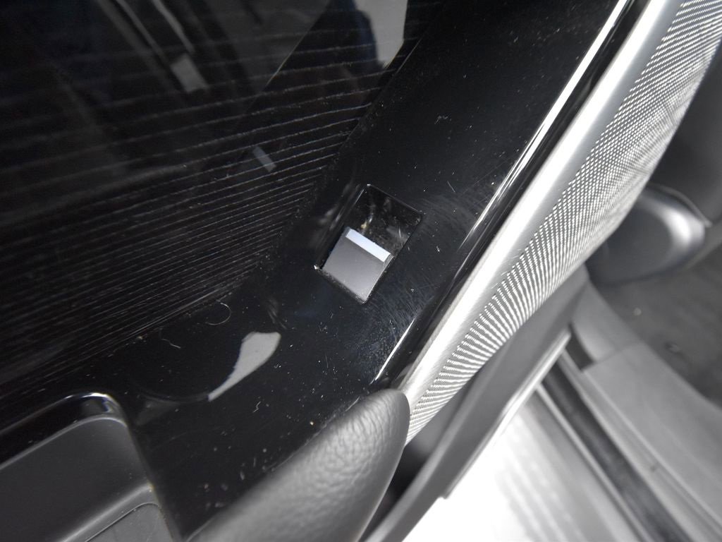 Used 2018 Land Rover Range Rover Velar R-Dynamic SE image 10