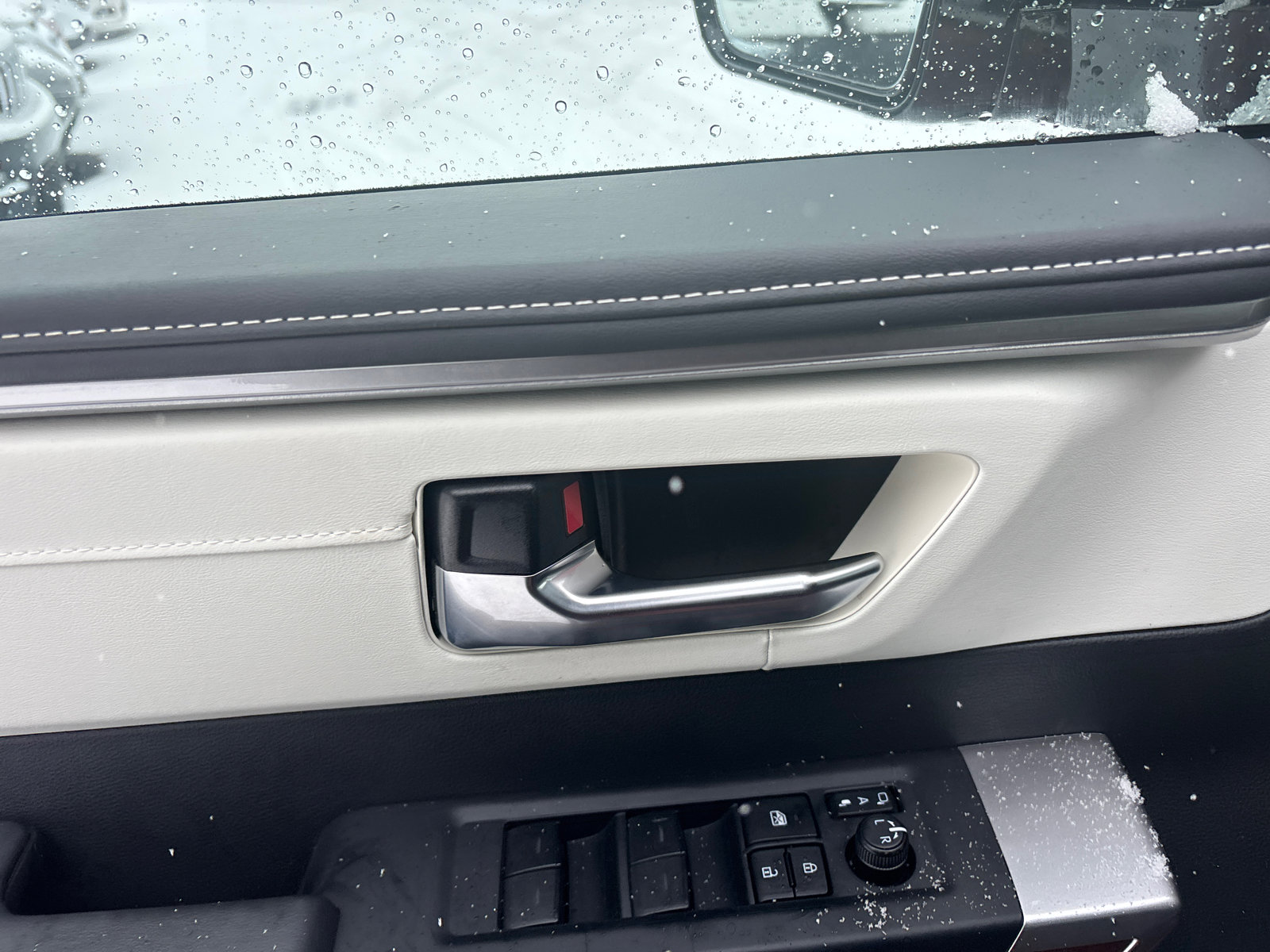 Used 2025 Toyota Sequoia Capstone image 12