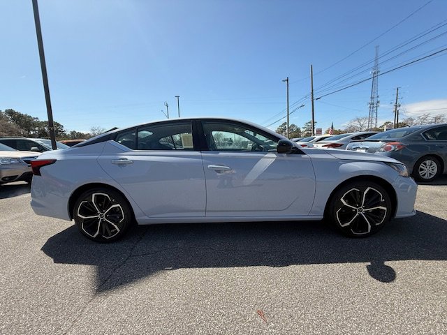 Used 2024 Nissan Altima 2.5 SR image 3