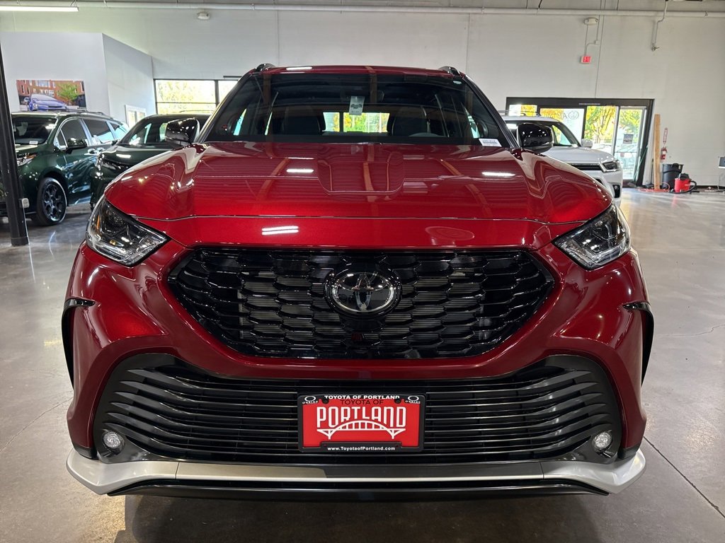 New 2026 Toyota Highlander XSE image 3