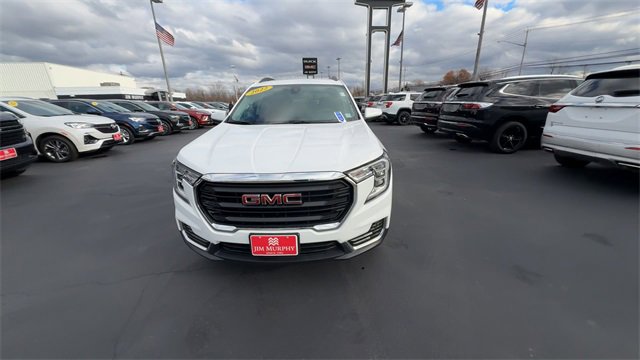 Used 2022 GMC Terrain SLE w/ Driver Convenience Package image 3