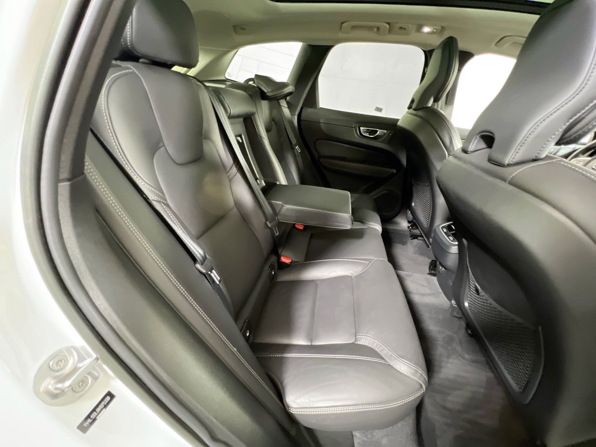 Used 2022 Volvo XC60 B5 Inscription w/ Protection Package Premier image 27