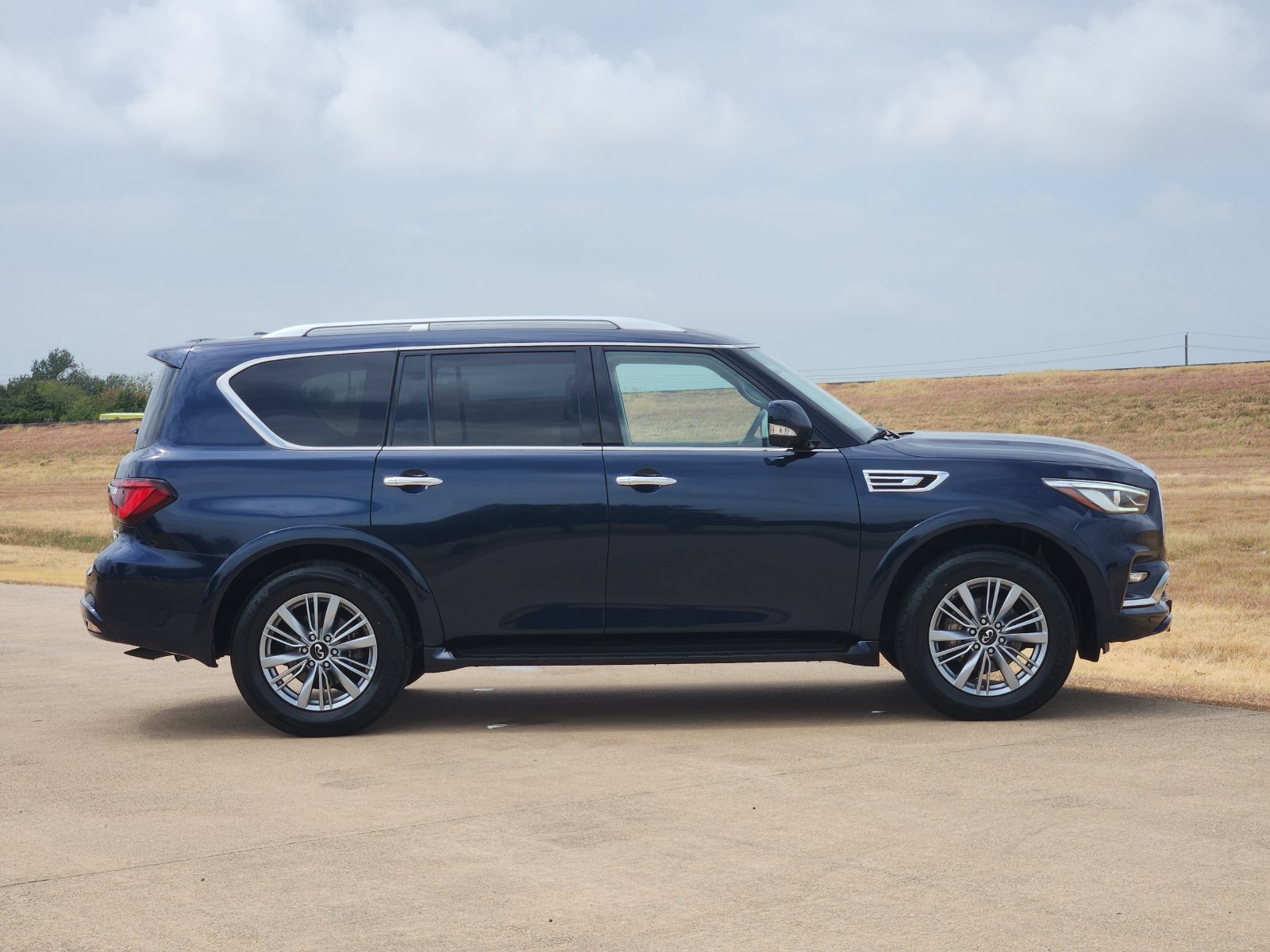 Used 2024 INFINITI QX80 Luxe RWD image 7