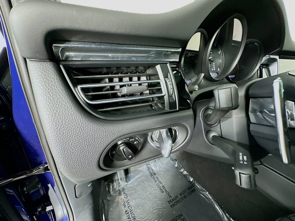 New 2025 Porsche Macan AWD/4WD image 11