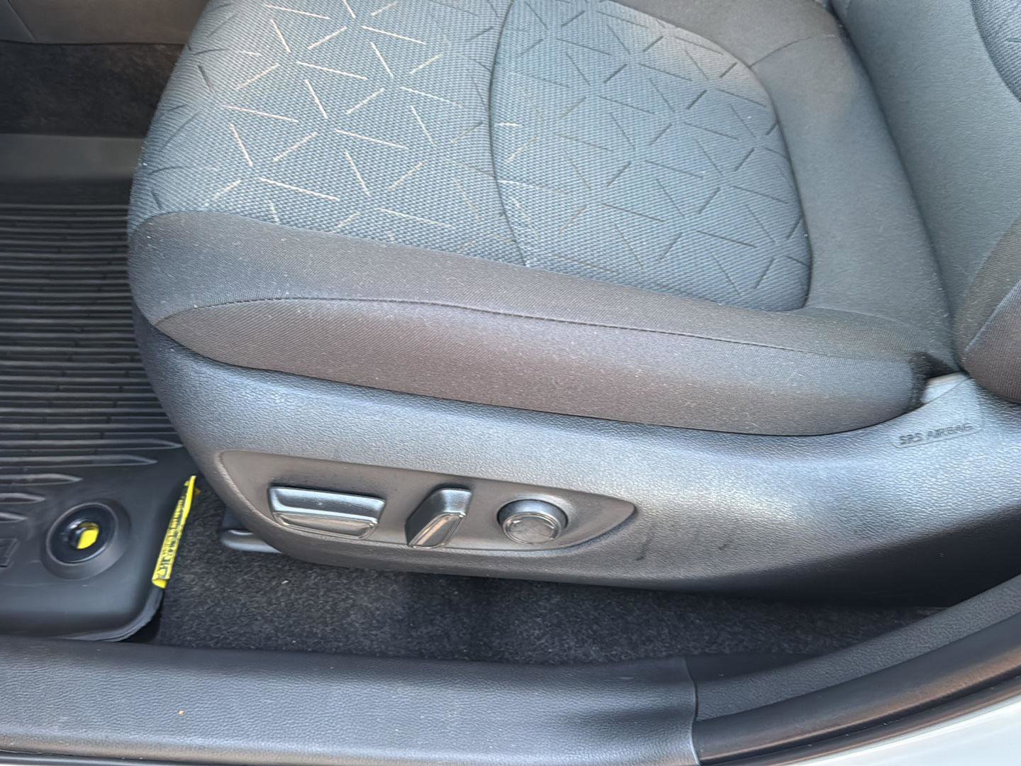 Used 2025 Toyota RAV4 XLE image 27