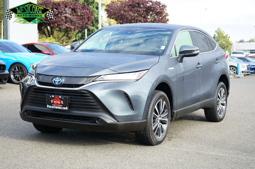 Used 2021 Toyota Venza LE image 1