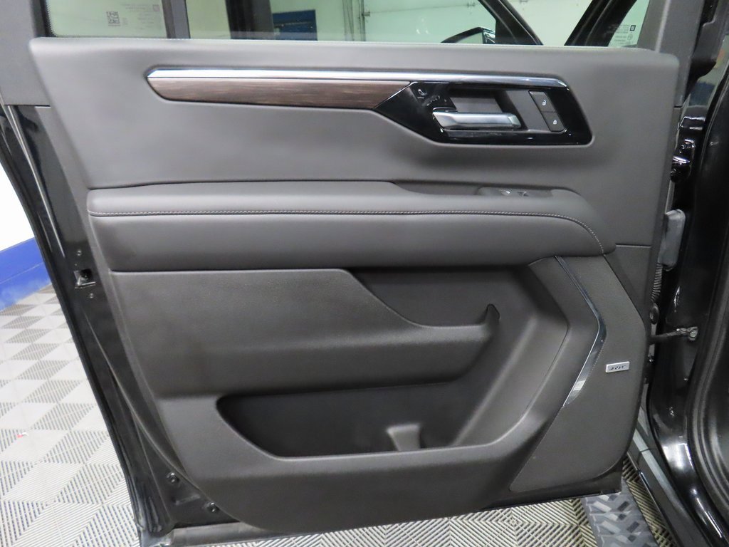 Used 2025 Chevrolet Suburban Z71 image 66