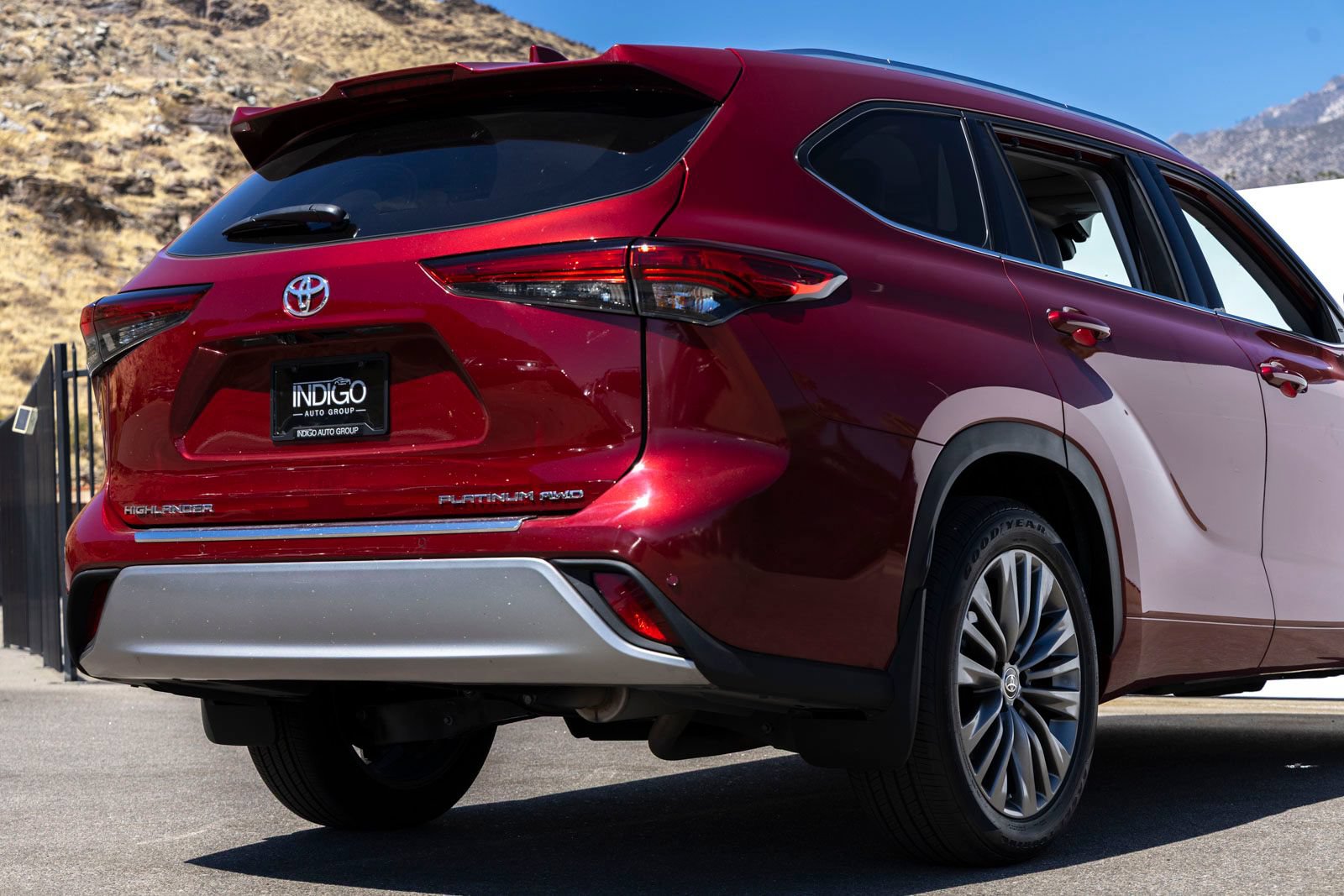 Used 2020 Toyota Highlander Platinum AWD/4WD image 11
