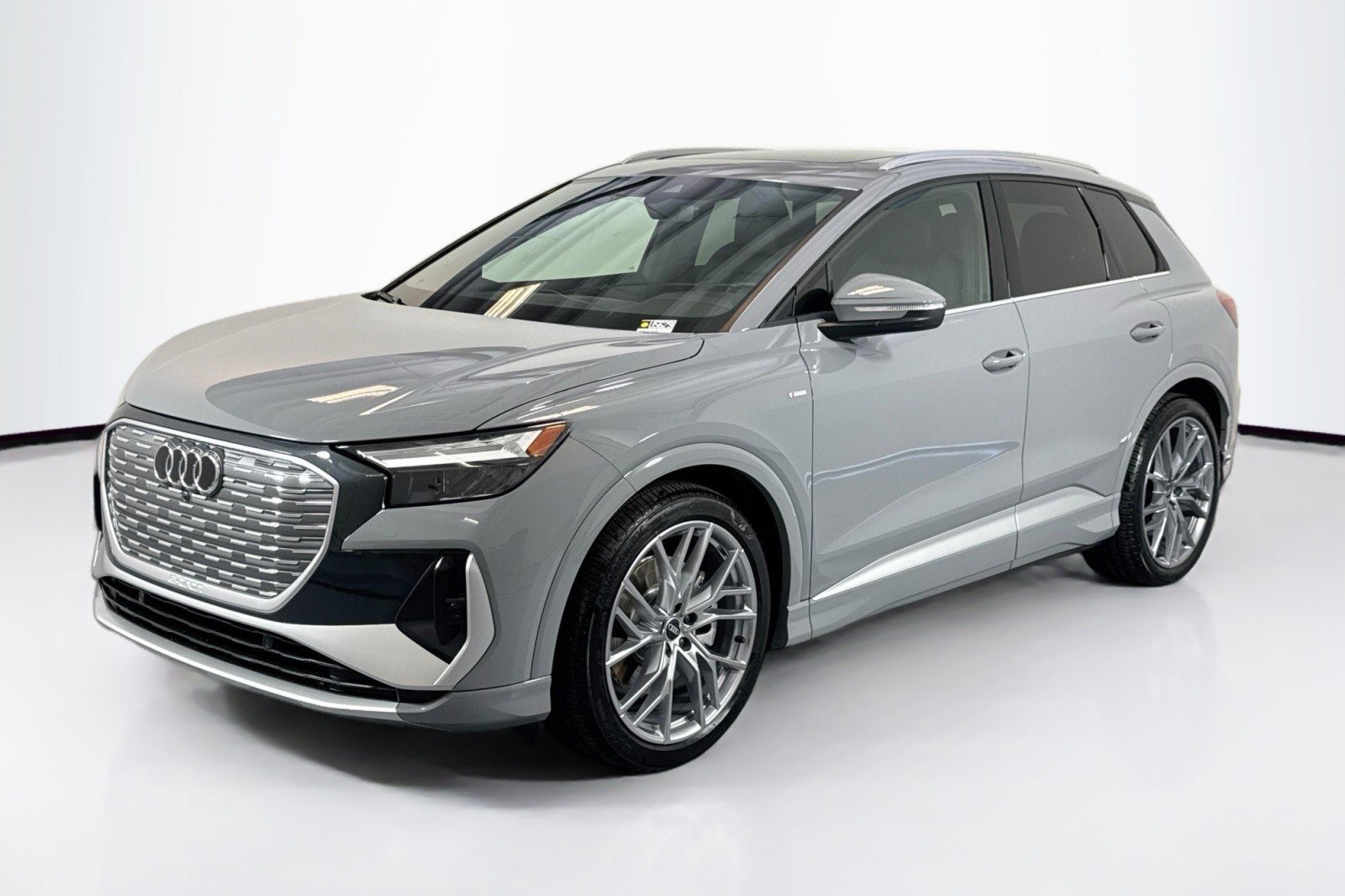 Used 2025 Audi Q4 e-tron Premium Plus w/ Premium Plus image 1