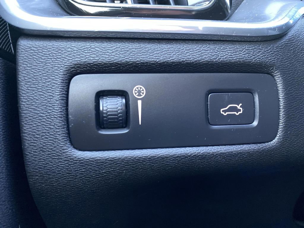 Used 2019 Volvo XC60 T5 Momentum w/ Premium Package image 31