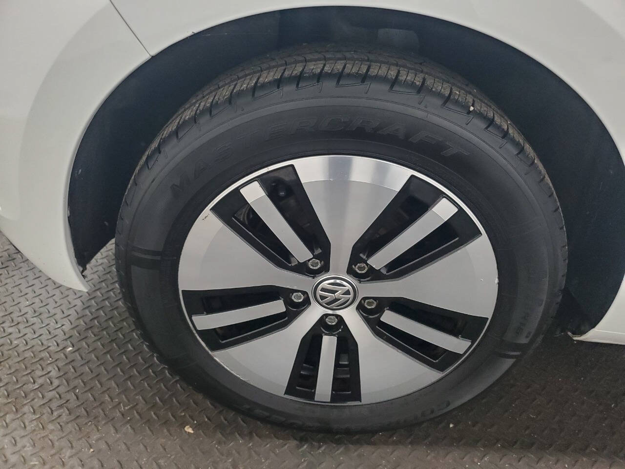 Used 2017 Volkswagen e-Golf SEL Premium FWD image 19