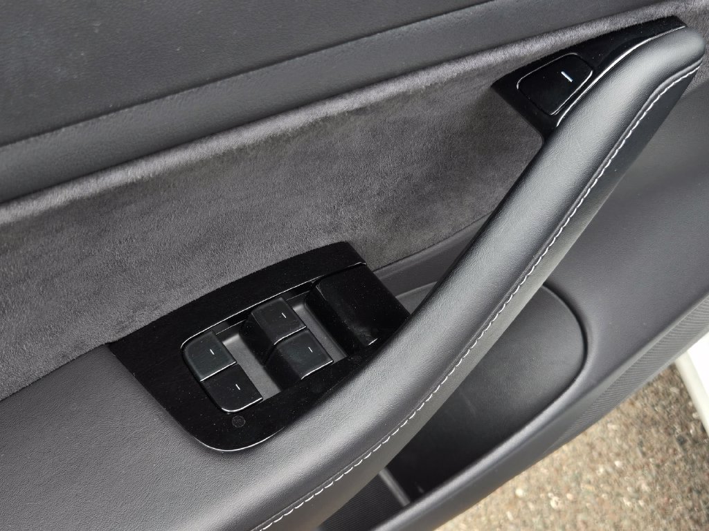Used 2018 Tesla Model 3 Long Range RWD image 12