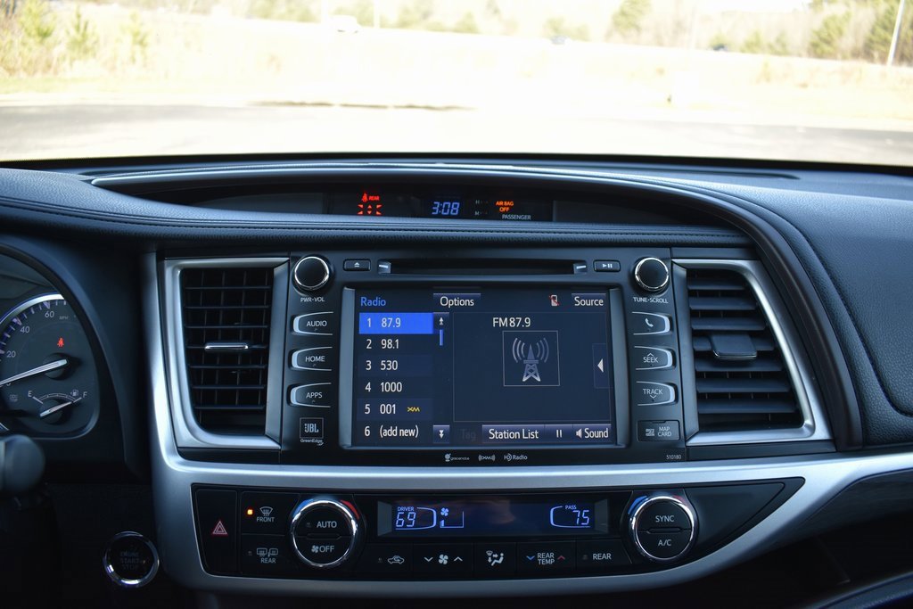 Used 2018 Toyota Highlander Limited image 17