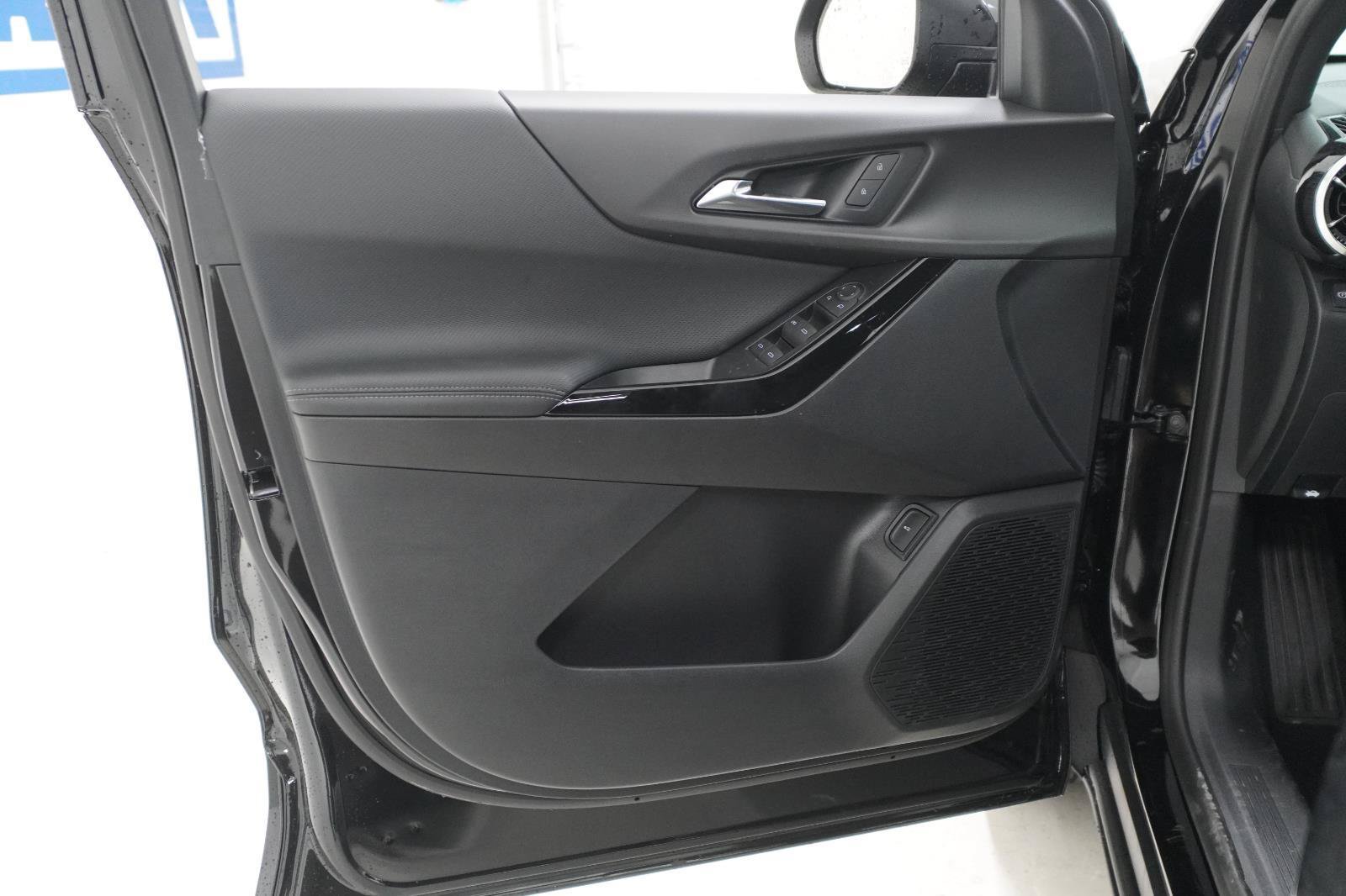 New 2027 Chevrolet Equinox LT w/ Convenience Package II FWD image 19