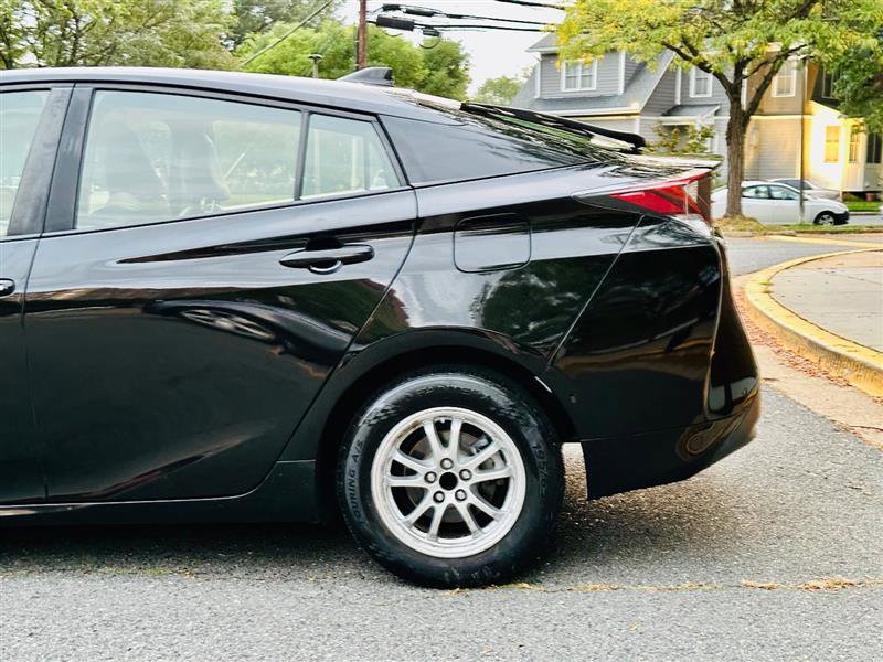 Used 2018 Toyota Prius Two image 11