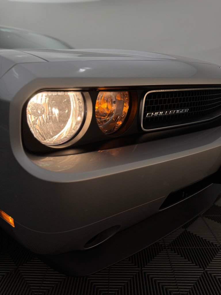 Used 2010 Dodge Challenger SE RWD image 33