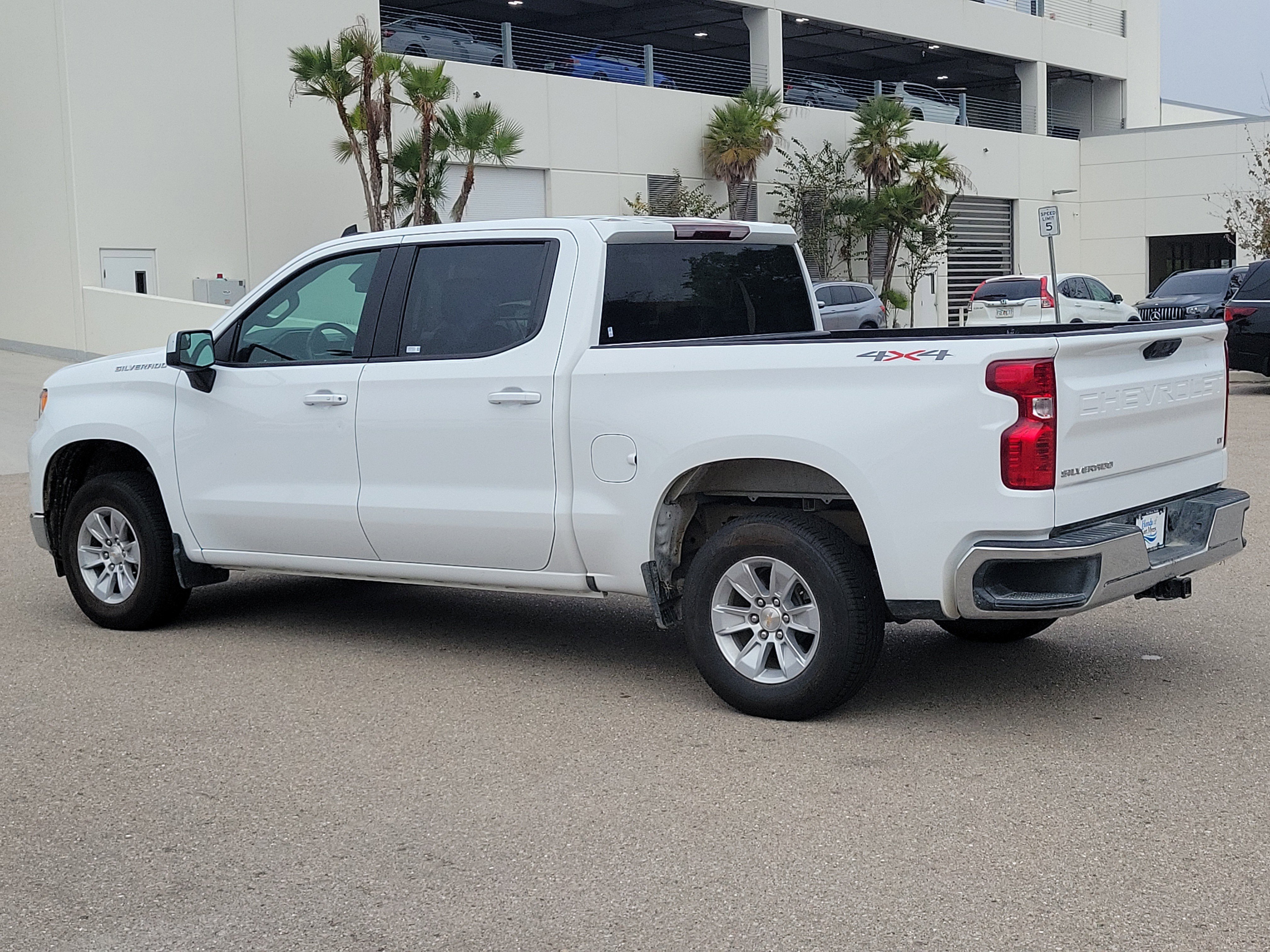 Used 2025 Chevrolet Silverado 1500 LT image 4