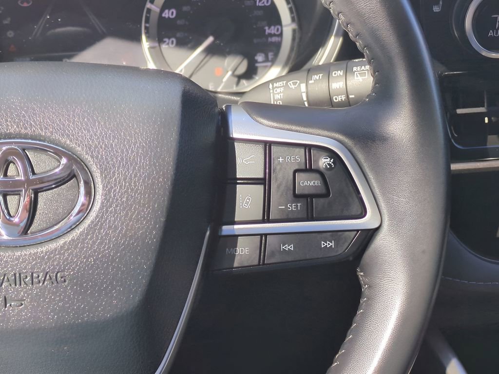 Certified 2024 Toyota Highlander XLE image 27