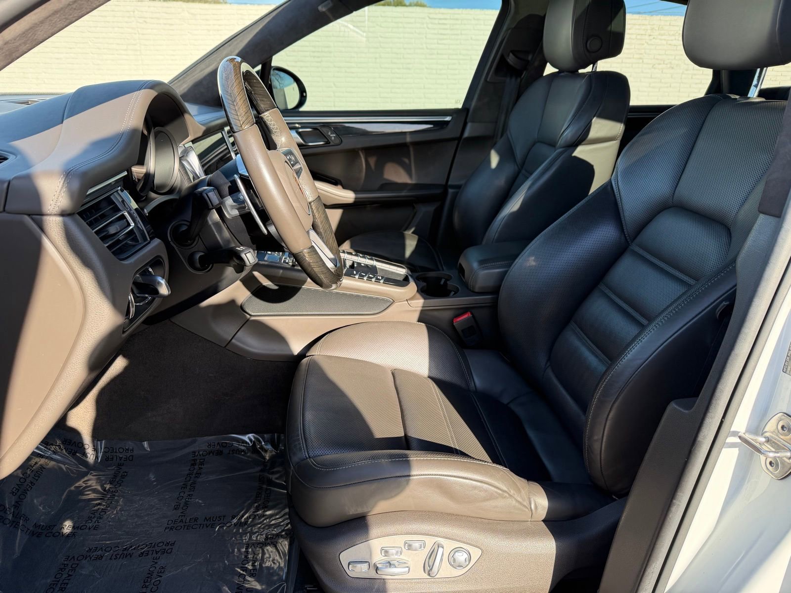 Used 2021 Porsche Macan Turbo image 20