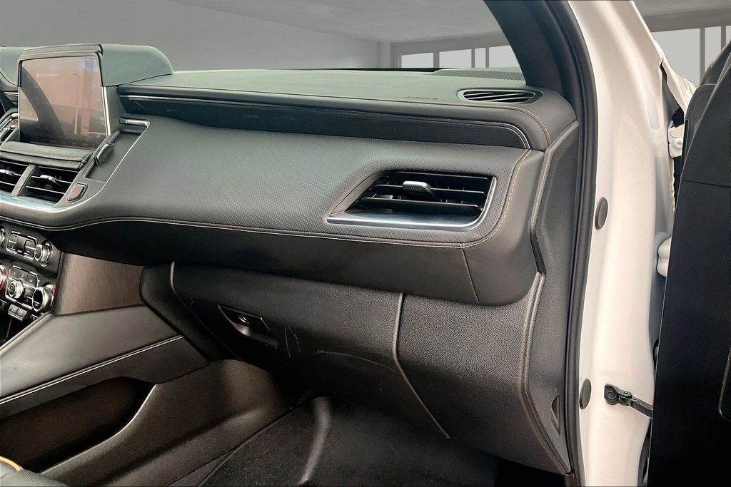 Used 2023 GMC Yukon AT4 w/ Technology Package AWD/4WD image 16